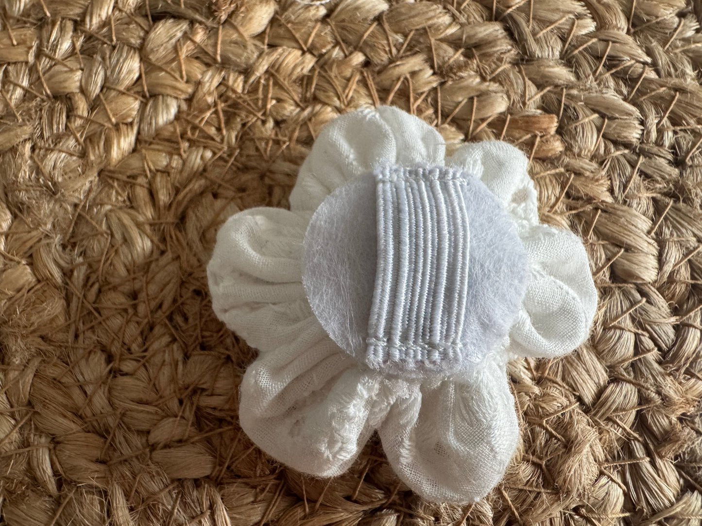 Collar flower, broderie anglaise, back