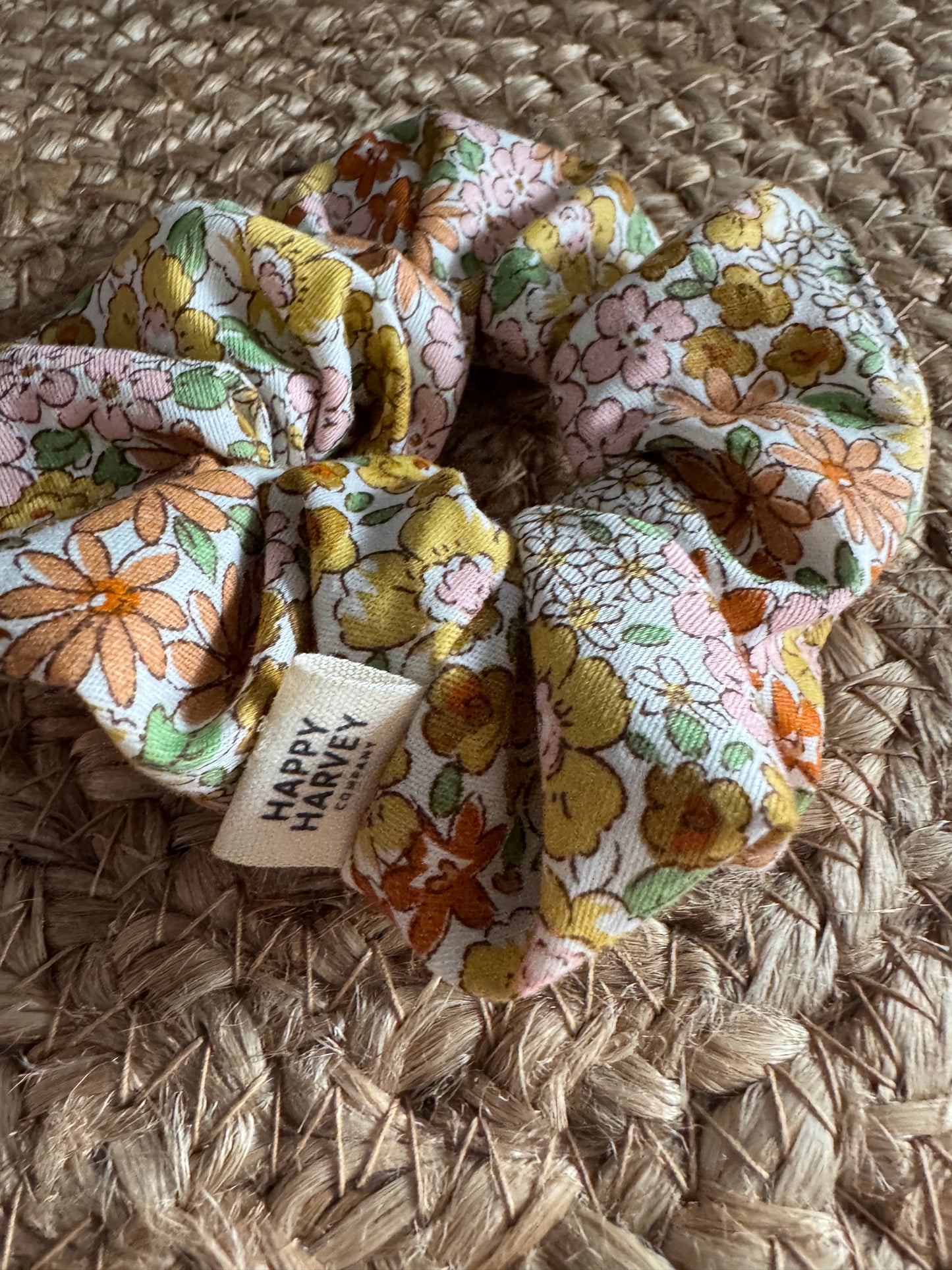 Scrunchie L, Autumn Flowers, Yellow closeup
