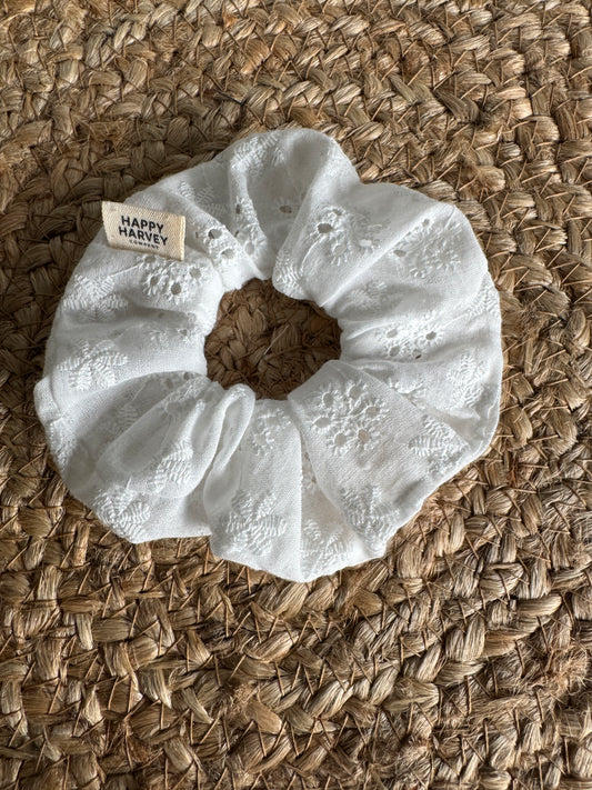 White scrunchie M, Broderie Anglaise