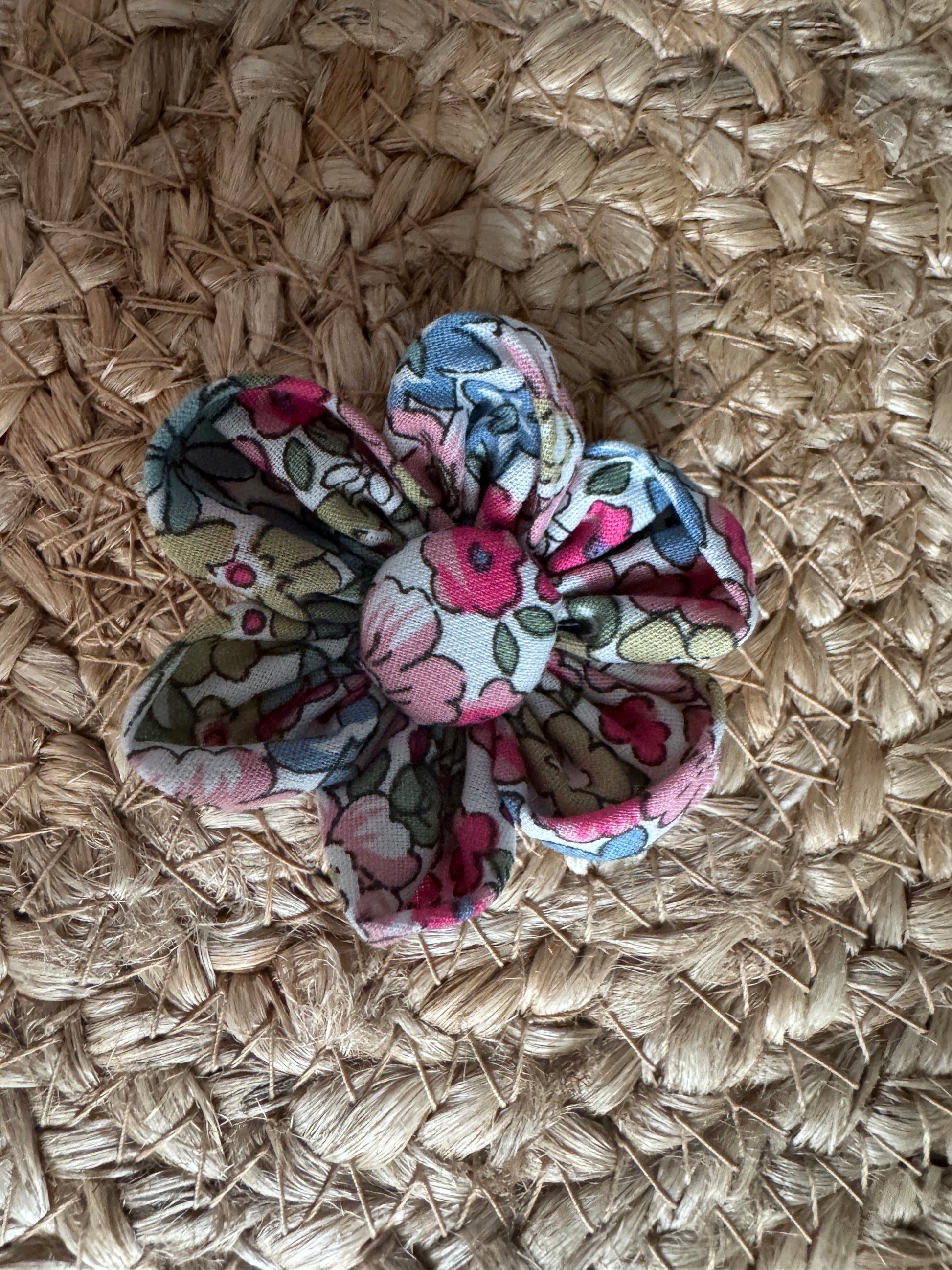 Dog collar flower - pink floral pattern