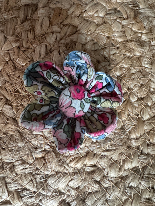 Dog collar flower - pink floral pattern